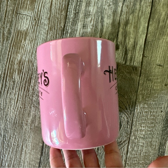 Galerie, Large Pink Hershey's Chocolate ☕️ - Picture 6 of 10